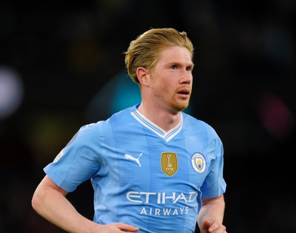 张琳芃第11次赢得中超冠军，超越郑智成国内联赛历史第一人！（张琳芃加冕中超第11冠，力压郑智成国内联赛史上第一人）