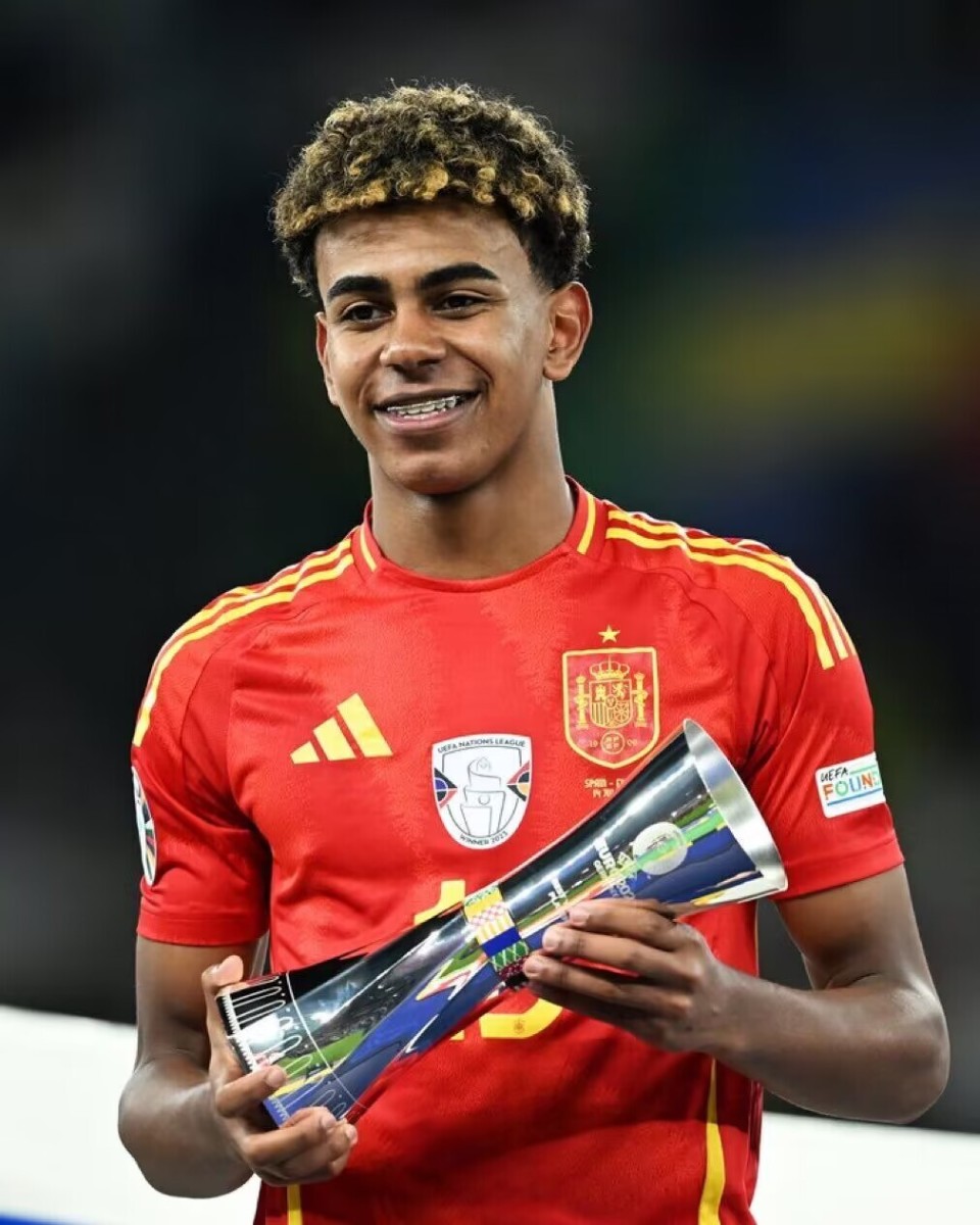 官方：摩洛哥国门布努当选非洲年度最佳门将（官宣：摩洛哥门将布努荣膺非洲年度最佳门将）