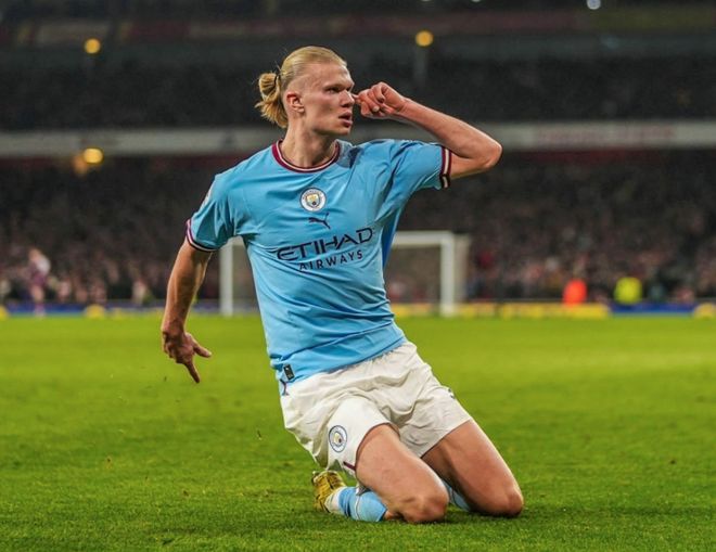 孤军奋战！皇马主帅阿隆索遭遇最严峻考验，11名球员缺阵或成致命打击（单枪匹马！皇马主帅阿隆索迎来最严酷考验，11将缺席恐成致命打击）