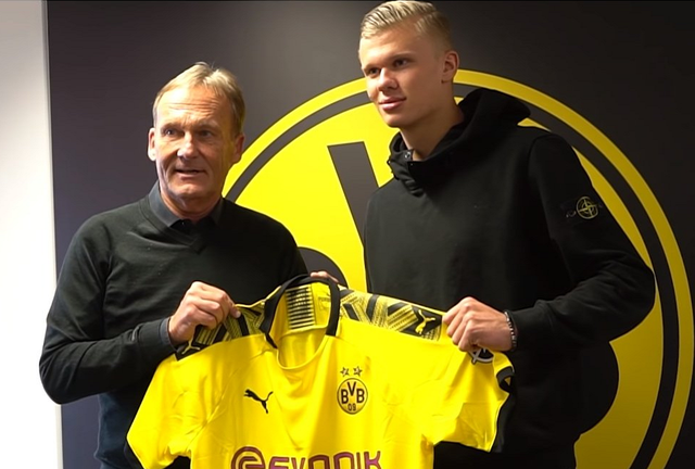 西甲官方：球员将戴紫色袖标参赛以支持国际消除对妇女暴力日（西甲官宣：球员佩戴紫色袖标出战，支持国际消除对妇女暴力日）